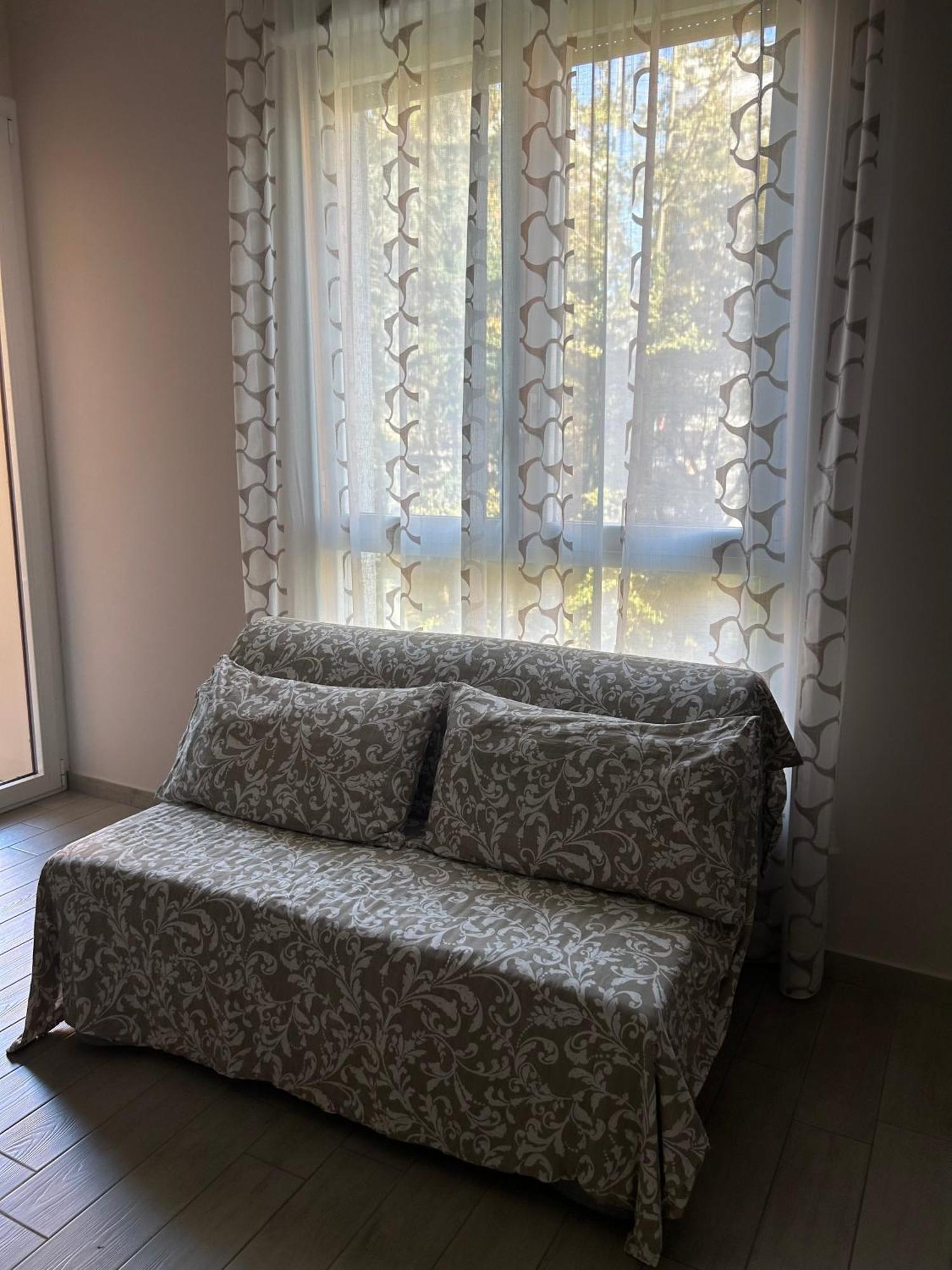 Appartamento Veronica, Per Lavoro E Relax Корсико Екстериор снимка